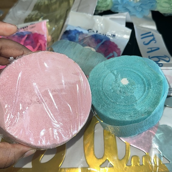 READY TO SHIP GENDER REVEAL DECOR BUNDLE 🎉🩵🩷 INCLUDES FREE BALLOONS 100+ - Picture 5 of 17